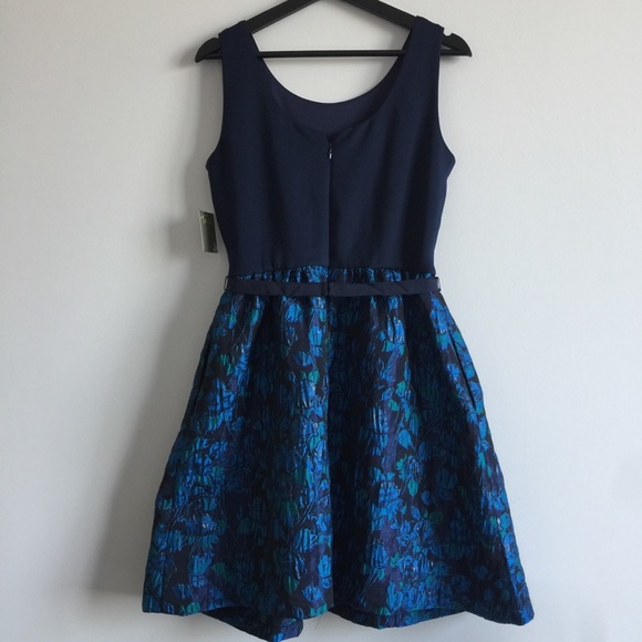 TAYLOR Dress - Picture 4 of 6